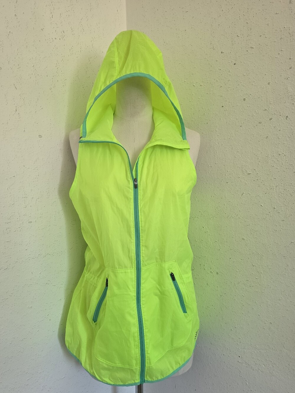 New Balance Running Windcheater Hooded Vest Size S High Visibility Cyling Hiking